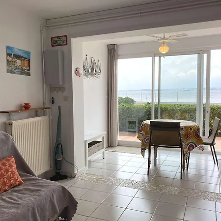 T1 Avec Climatisation, Wifi, Parking A - Fr-1-553-218 *